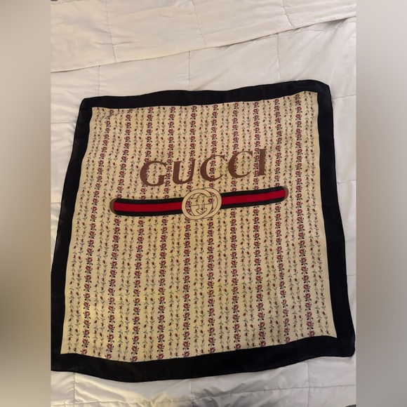 GUCCI SCARF - Picture 1 of 10